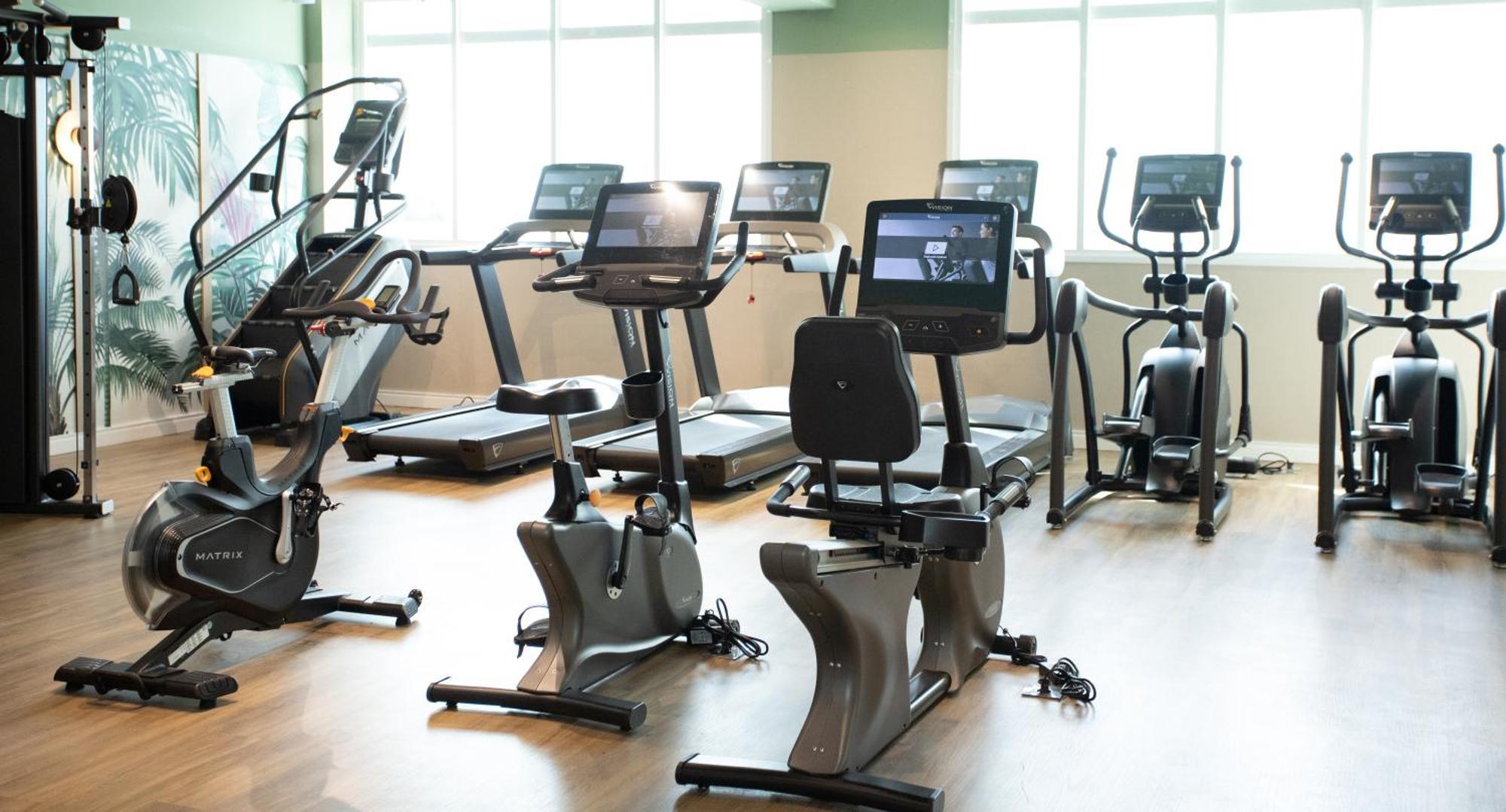 Grand Mercure Rio de Janeiro Copacabana Regente Exterior foto A selection of exercise machines